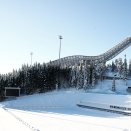 Hoppbakken i Holmenkollen var neste stopp på programmet. Sport er viktig både for briter og nordmenn, og skisporten står sterkt i Norge.  Foto: Terje Pedersen / NTB scanpix